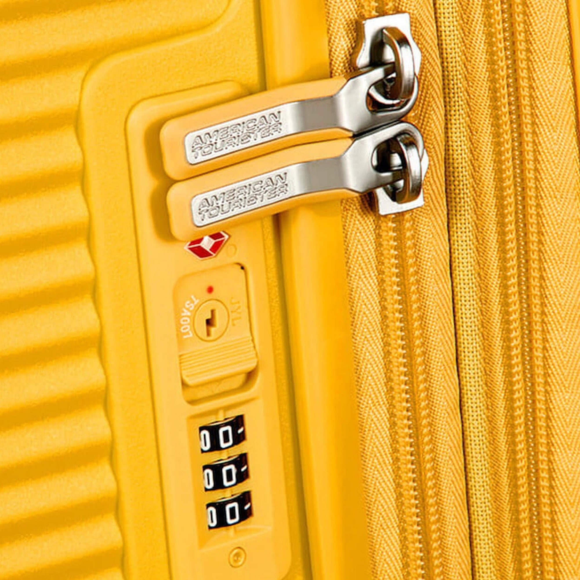 American Tourister Soundbox 4-Rollen-Bordtrolley 55 cm - golden yellow
