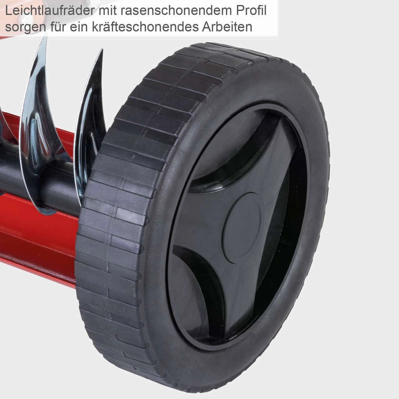 Handvertikutierer SCM340 Scheppach - 34cm Arbeitsbreite | 90mm Arbeitshöhe | 180cm Alu-Stiel | 11 Messer | Vertikutierer