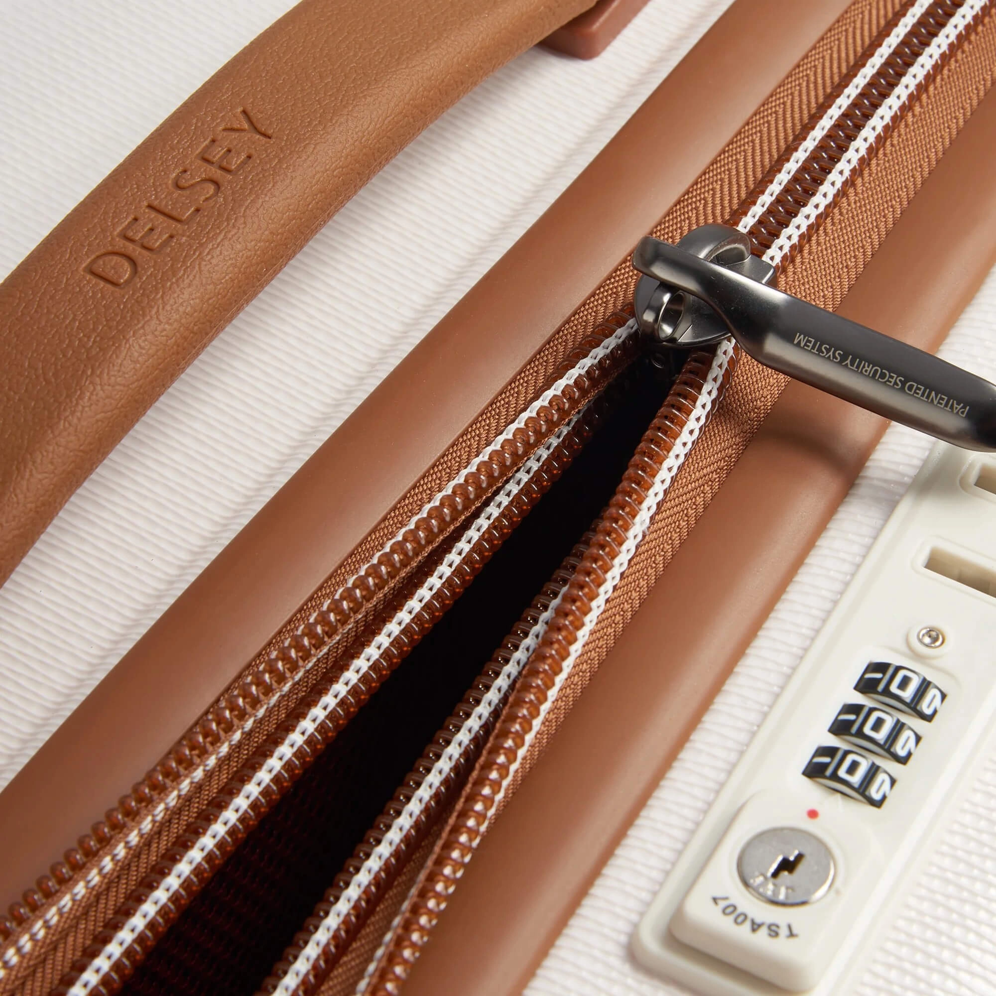 Delsey Paris Chatelet Air 2.0 - 4-Rollen-Trolley 76 cm (angora)